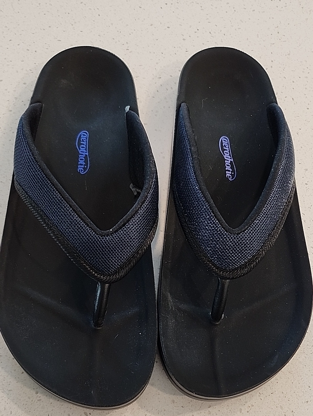 Women's 39 Black/Blue Aerothitie Flip Flops New